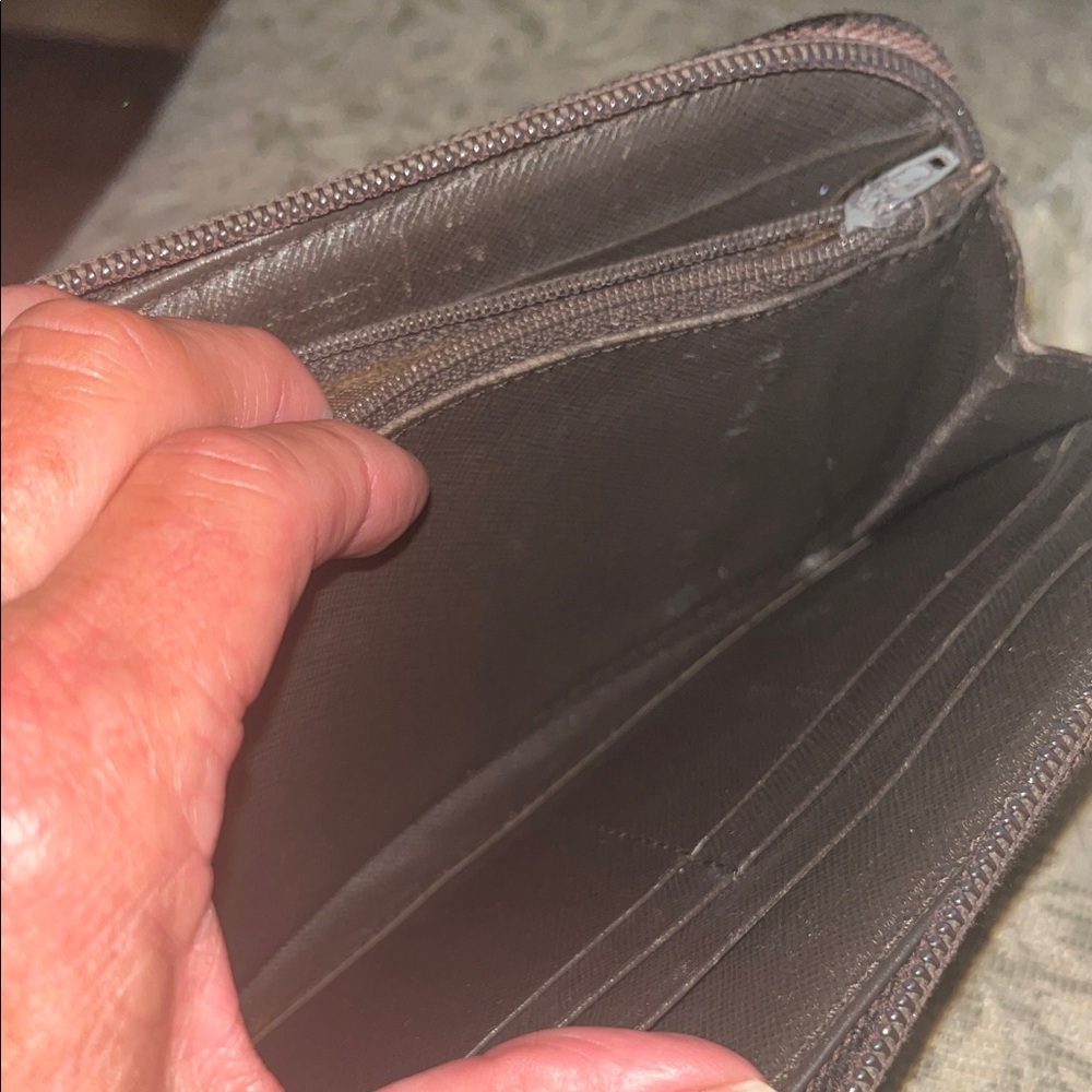 Prada Wallet - Picture 5 of 6